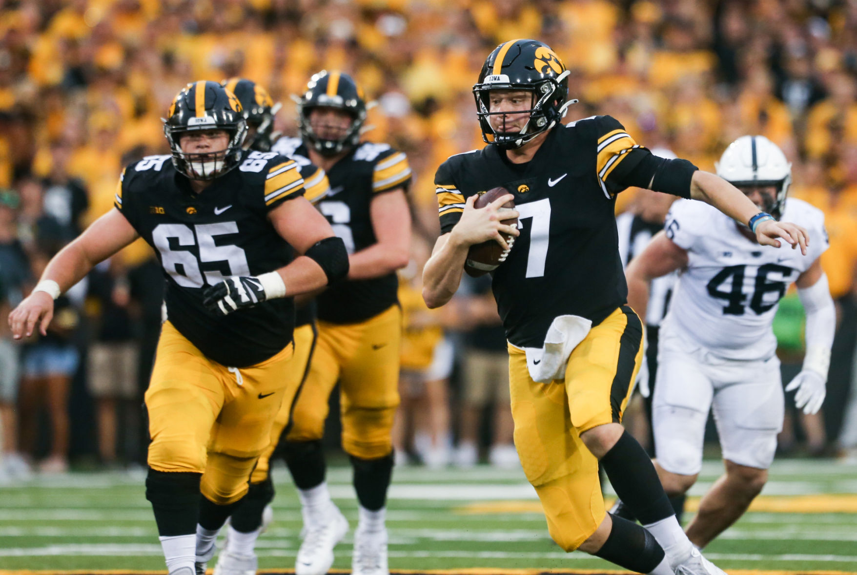 100921-qc-spt-iowa-fball-050